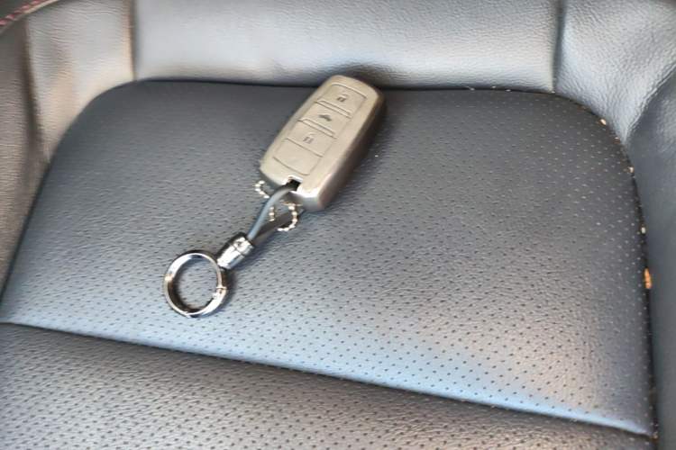 Used CHANGAN CS75 2017 Shangkui Edition 1.5T Manual Fengxiang Model Vehicle Key