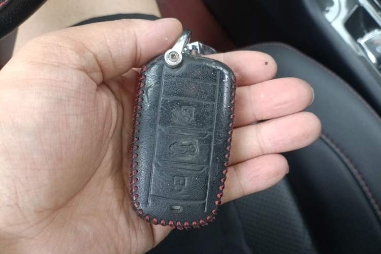 Used CHANGAN CS75 2017 Shangkui Edition 1.5T Automatic Fengxiang Model Vehicle Key
