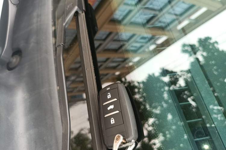 Used CHANGAN CS75 2017 Shangkui Edition 1.5T Manual Fengxiang Model Vehicle Key