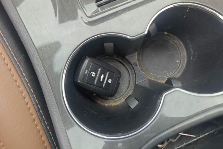 Used CHANGAN CS75 2017 Shangkui Edition 1.5T Automatic Fengxiang Model Vehicle Key