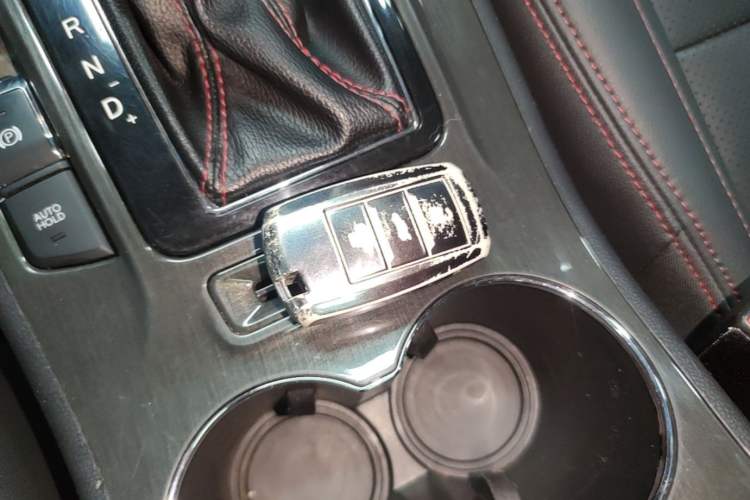 Used CHANGAN CS75 2017 Shangkui Edition 1.5T Automatic Fengxiang Model Vehicle Key