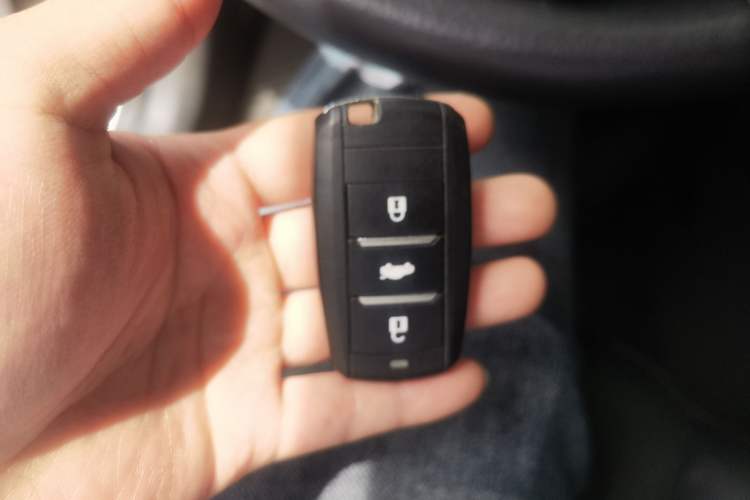 Used CHANGAN CS75 2017 Shangkui Edition 1.5T Manual Fengxiang Model Vehicle Key