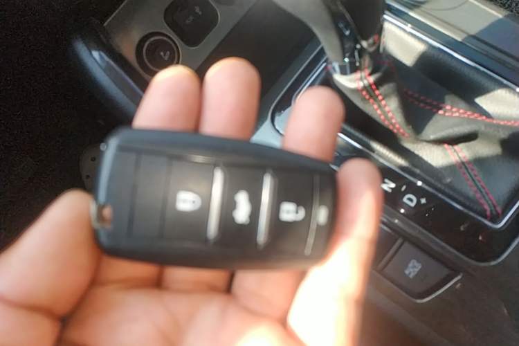 Used CHANGAN CS75 2017 Shangkui Edition 1.5T Automatic Fengxiang Model Vehicle Key