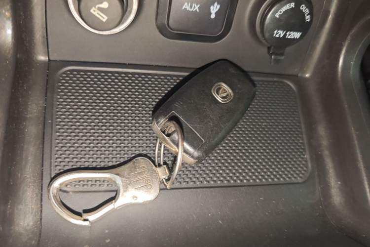 Used CHANGAN CS75 2017 Shangkui Edition 1.5T Manual Fengxiang Model Vehicle Key