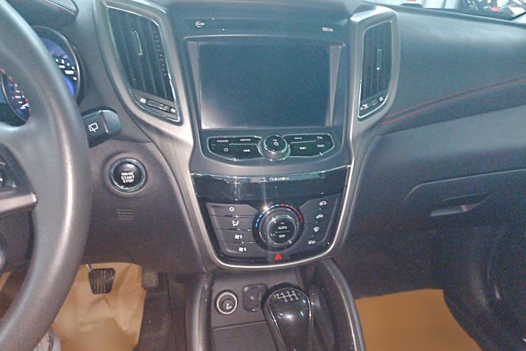Used CHANGAN CS75 2017 Shangkui Edition 1.5T Manual Fengxiang Model Audio And AC Panel
