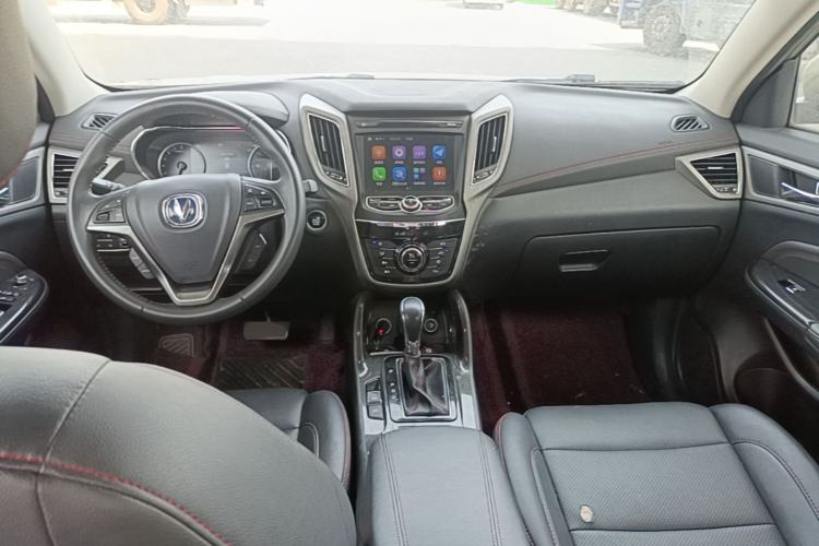 Used CHANGAN CS75 2017 Shangkui Edition 1.5T Automatic Fengxiang Model Center Console