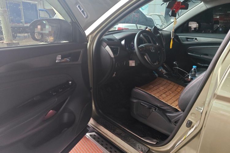 Used CHANGAN CS75 2017 Shangkui Edition 1.5T Manual Fengxiang Model Driver Seat