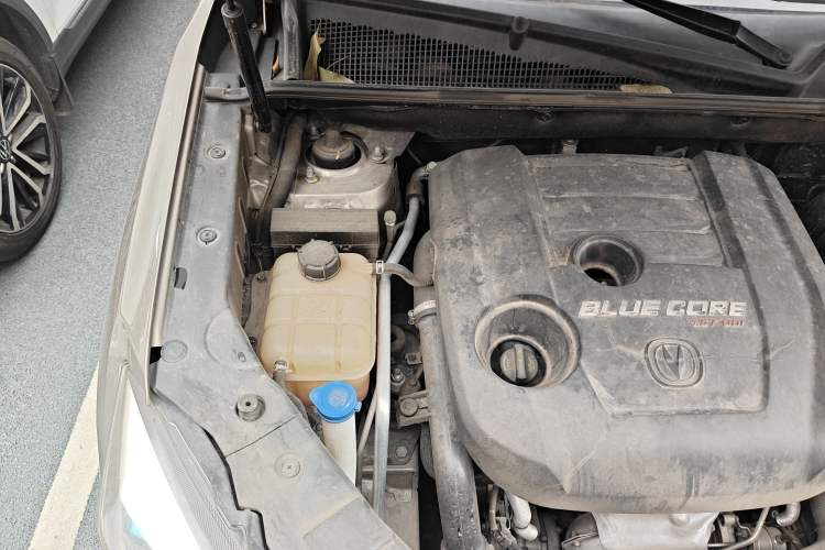 Used CHANGAN CS75 2017 Shangkui Edition 1.5T Automatic Fengxiang Model Engine Bay Right