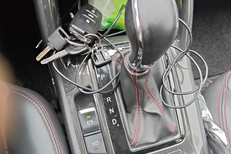 Used CHANGAN CS75 2017 Shangkui Edition 1.5T Automatic Fengxiang Model Gear Lever