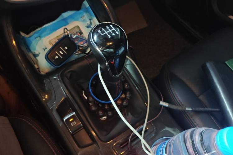 Used CHANGAN CS75 2017 Shangkui Edition 1.5T Manual Fengxiang Model Gear Lever