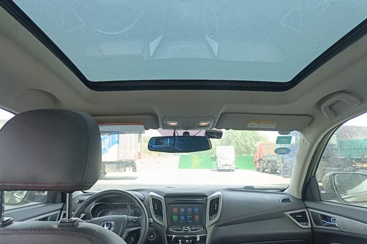 Used CHANGAN CS75 2017 Shangkui Edition 1.5T Automatic Fengxiang Model Headliner