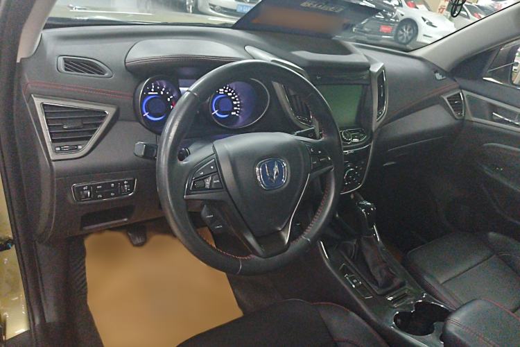 Used CHANGAN CS75 2017 Shangkui Edition 1.5T Manual Fengxiang Model Interior 3