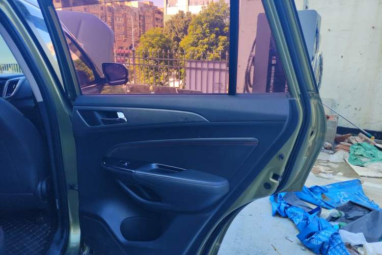 Used CHANGAN CS75 2017 Shangkui Edition 1.5T Manual Fengxiang Model Interior 6