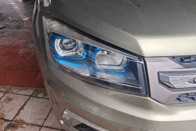 Used CHANGAN CS75 2017 Shangkui Edition 1.5T Manual Fengxiang Model Right Front Headlight