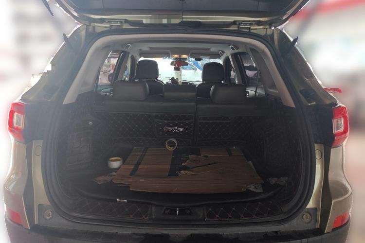 Used CHANGAN CS75 2017 Shangkui Edition 1.5T Manual Fengxiang Model Trunk