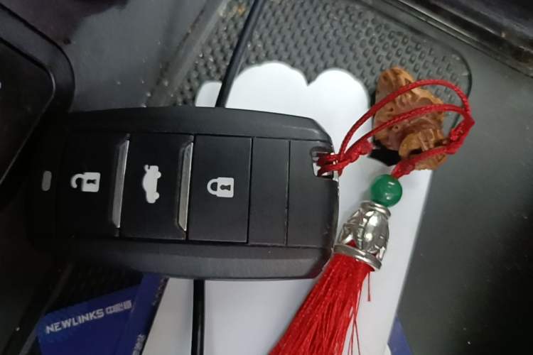 Used CHANGAN CS75 2017 Shangkui Edition 1.5T Automatic Fengxiang Model Vehicle Key
