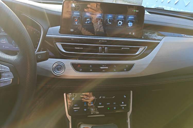 Used CHANGAN CS75 2018 280T Automatic Yazi Model China V Standard Audio And AC Panel