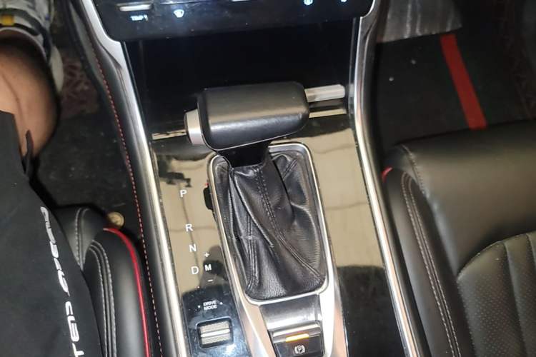 Used CHANGAN CS75 2018 280T Automatic Smart Edition China V-standard Gear Lever