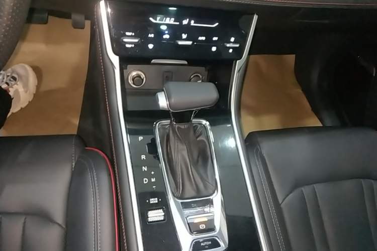 Used CHANGAN CS75 2018 280T Automatic Smart Edition China V-standard Gear Lever