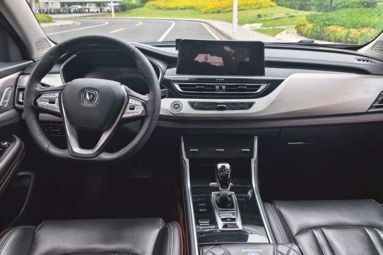 Used CHANGAN CS75 2018 280T Automatic Luxury Edition China V Standard Center Console