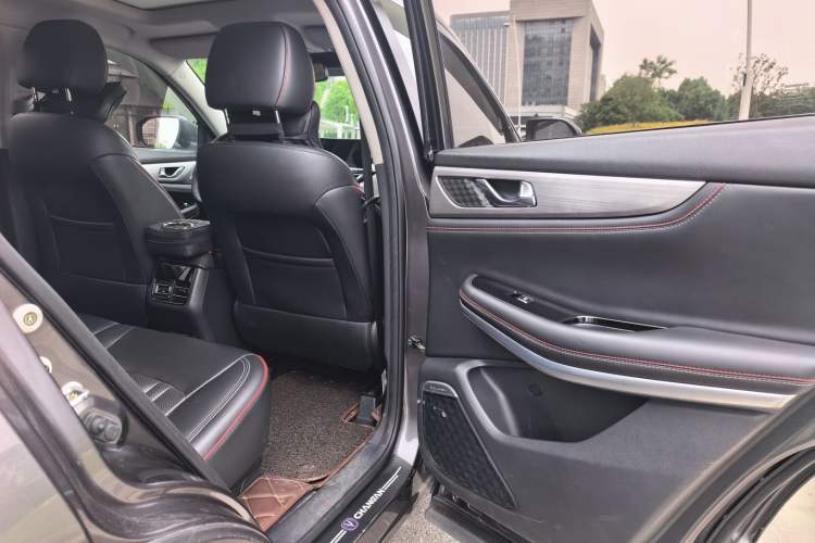 Used CHANGAN CS75 2018 280T Automatic Luxury Edition China V Standard Interior 4