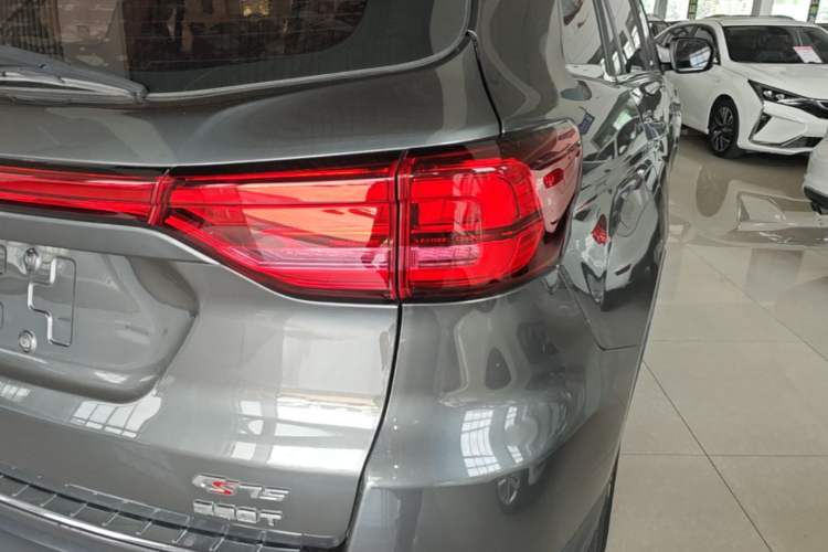 Used CHANGAN CS75 2018 280T Automatic Smart Edition China V-standard Right Rear Taillight