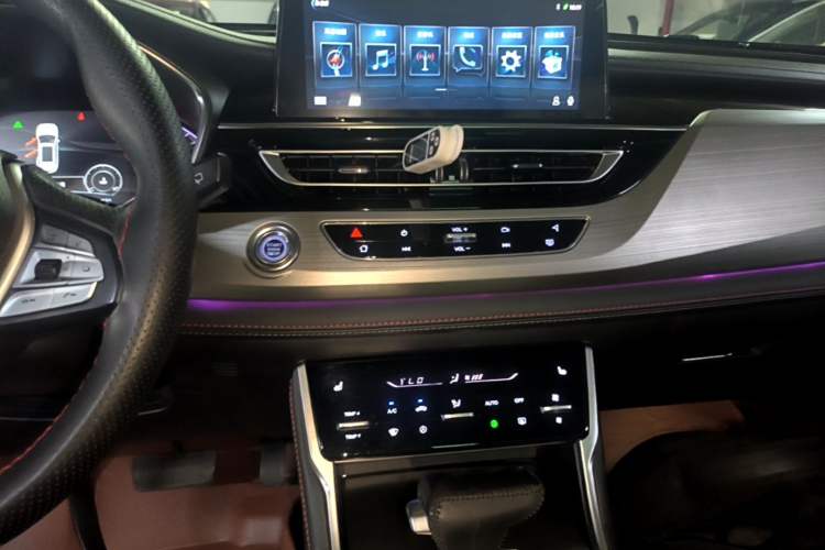 Used CHANGAN CS75 2018 280T Automatic Yazi Model China V Standard Audio And AC Panel