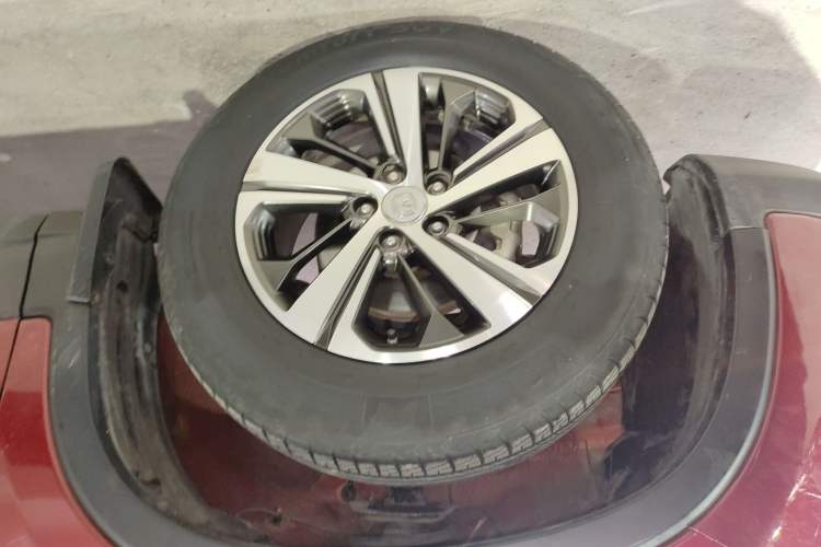 Used CHANGAN CS75 2018 280T Automatic Smart Edition China V Standard Left Front Wheel Hub