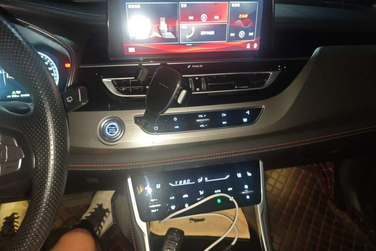 Used CHANGAN CS75 2018 280T Automatic Luxury Edition China V Standard Audio And AC Panel