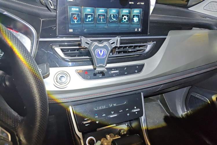 Used CHANGAN CS75 2018 280T Automatic Smart Edition China V Standard Audio And AC Panel