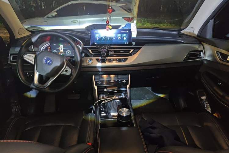 Used CHANGAN CS75 2018 280T Automatic Smart Edition China V Standard Center Console