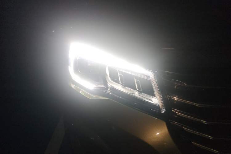 Used CHANGAN CS75 2018 280T Automatic Luxury Edition China V Standard Right Front Headlight