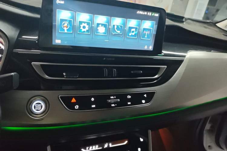 Used CHANGAN CS75 2018 280T Automatic Yazi Model China V Standard Audio And AC Panel