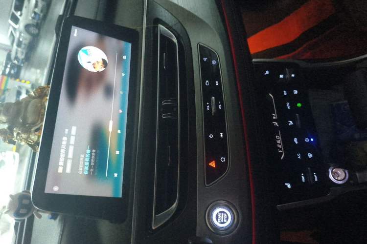 Used CHANGAN CS75 2018 280T Automatic Yazi Model China V Standard Audio And AC Panel