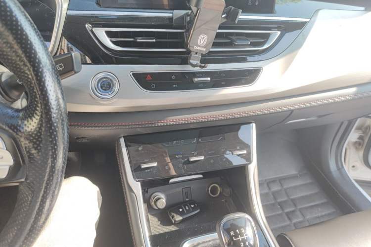 Used CHANGAN CS75 2018 280T Manual Yazi Trim Level China V Standard Audio And AC Panel