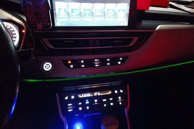 Used CHANGAN CS75 2018 280T Automatic Smart Model China V Standard Audio And AC Panel