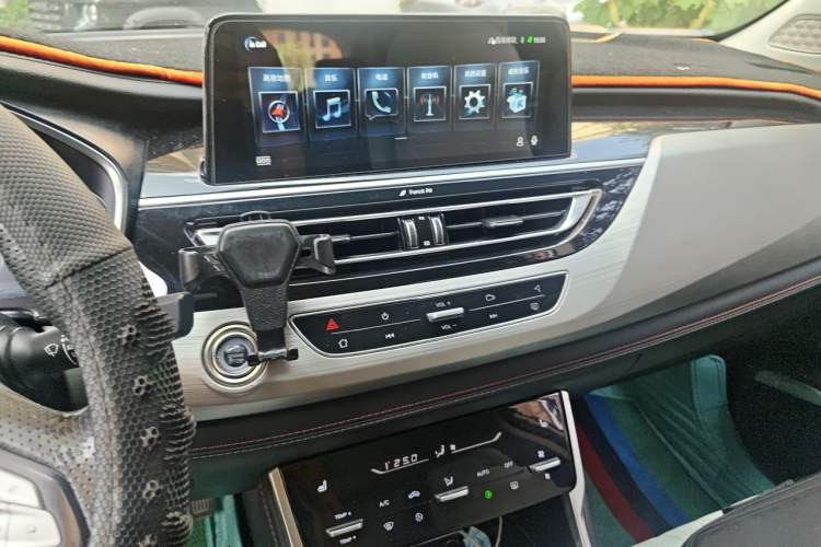 Used CHANGAN CS75 2018 280T Automatic Yazi Model China V Standard Audio And AC Panel