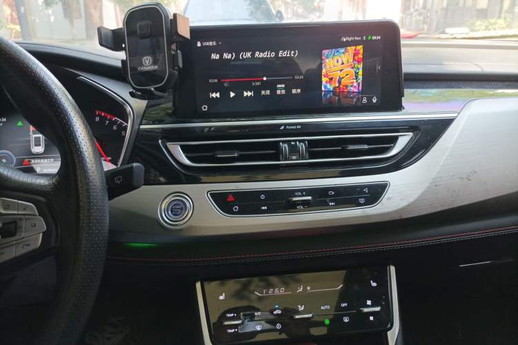 Used CHANGAN CS75 2018 280T Automatic Yazi Model China V Standard Audio And AC Panel