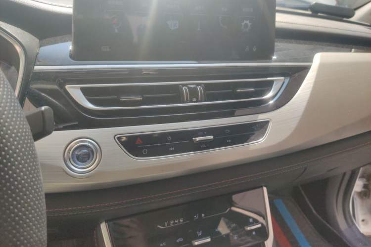Used CHANGAN CS75 2018 280T Automatic Smart Edition China V-standard Audio And AC Panel