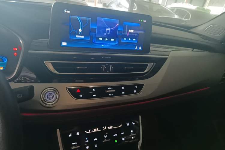 Used CHANGAN CS75 2018 280T Automatic Luxury Edition China V Standard Audio And AC Panel