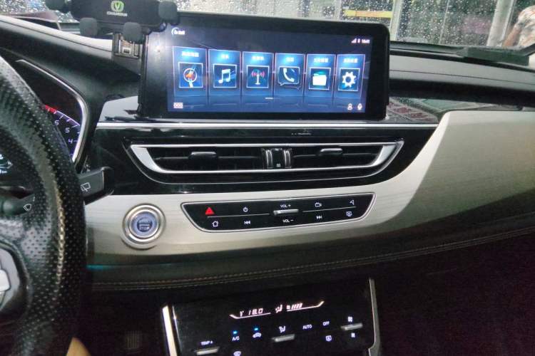 Used CHANGAN CS75 2018 280T Automatic Smart Edition China V-standard Audio And AC Panel