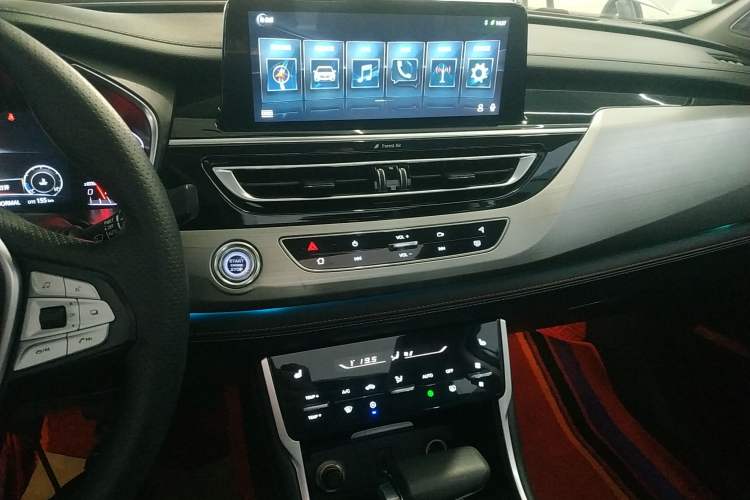 Used CHANGAN CS75 2018 280T Automatic Yazi Model China V Standard Audio And AC Panel