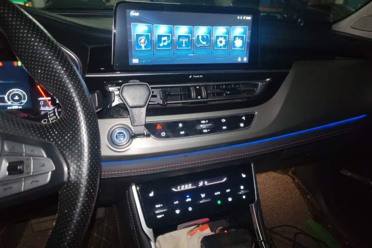 Used CHANGAN CS75 2018 280T Automatic Yazi Model China V Standard Audio And AC Panel