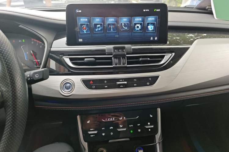 Used CHANGAN CS75 2018 280T Automatic Yazi Model China V Standard Audio And AC Panel