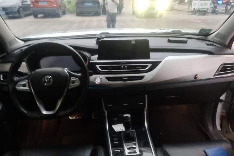 Used CHANGAN CS75 2018 280T Automatic Smart Model China V Standard Center Console
