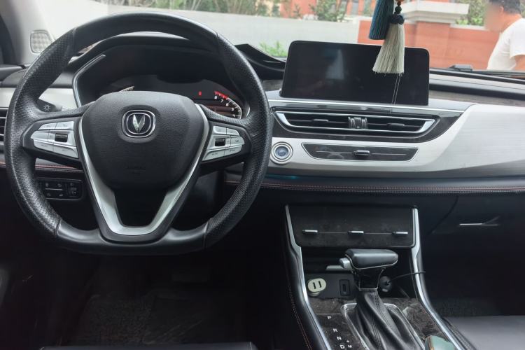 Used CHANGAN CS75 2018 280T Automatic Smart Edition China V-standard Center Console