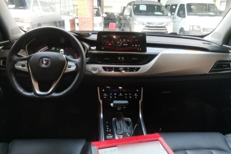 Used CHANGAN CS75 2018 280T Automatic Yazi Model China V Standard Center Console