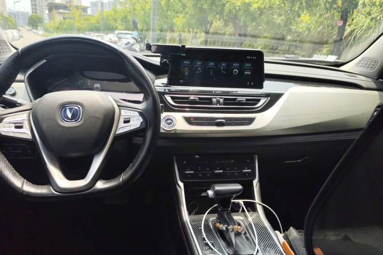 Used CHANGAN CS75 2018 280T Automatic Yazi Model China V Standard Center Console