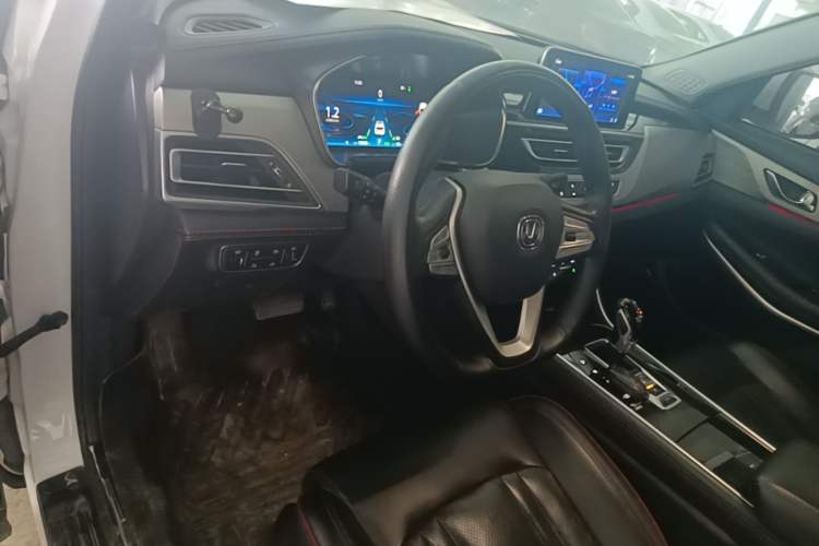 Used CHANGAN CS75 2018 280T Automatic Luxury Edition China V Standard Center Console