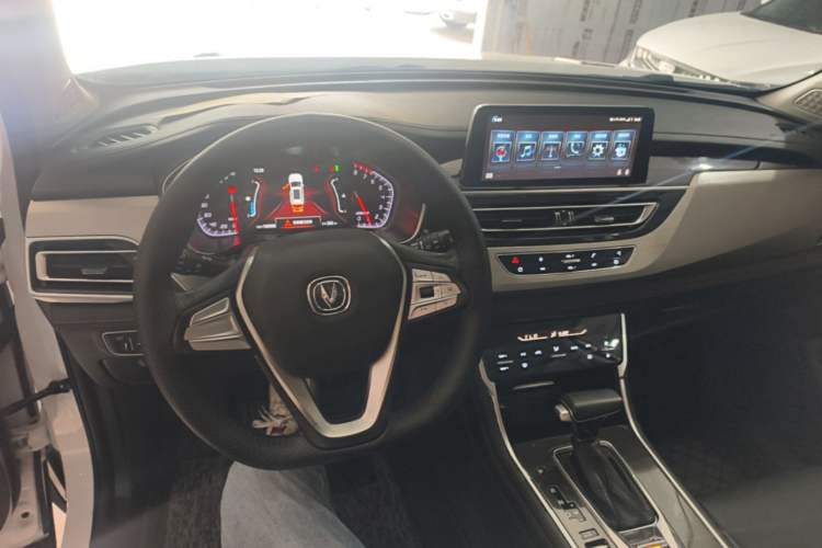 Used CHANGAN CS75 2018 280T Automatic Smart Edition China V Standard Center Console
